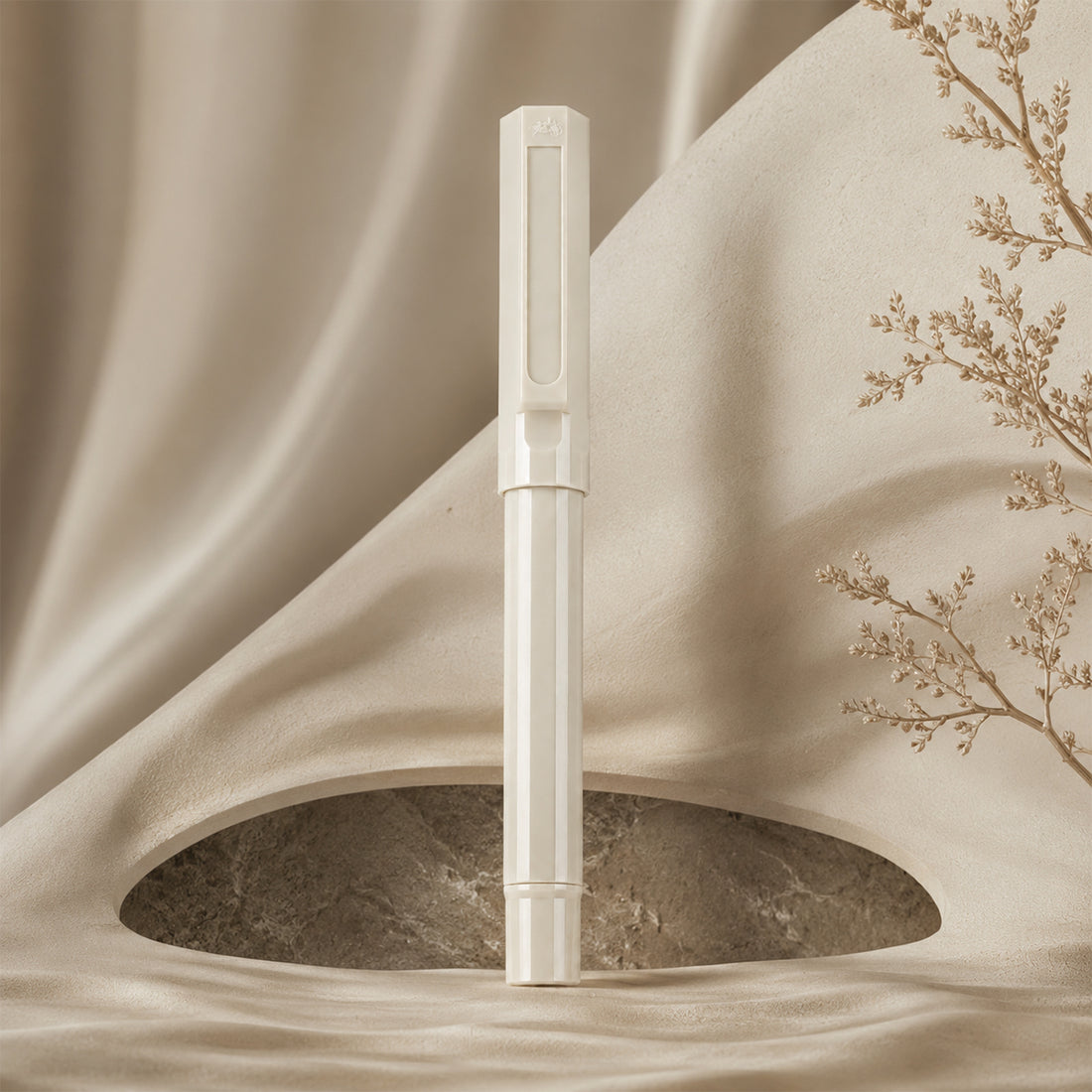 Jinhao 62 Creamy White Plastic Fountain Pen — Fine Nib, Converter