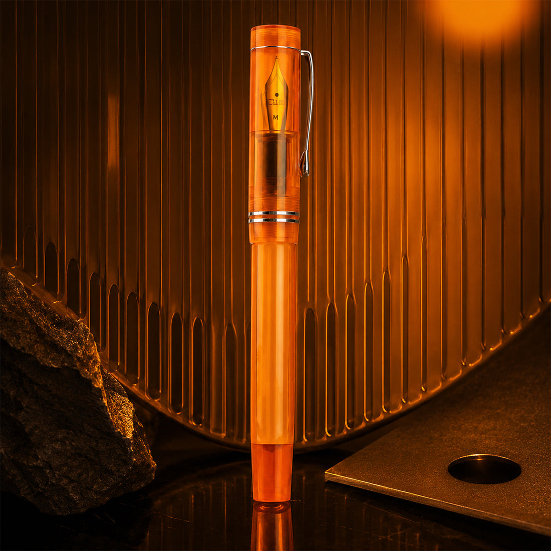 Click Transparent Brown Fountain Pen — Medium Nib