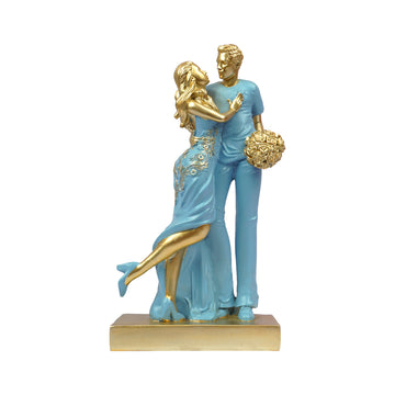 Romantic Couple Showpiece with Rose Bouquet – Elegant Resin Love Figurine